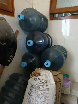 Galon Aqua bekas