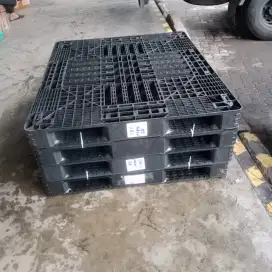 Jual pallet plastik bekas ready banyak ukuran palet plastik second