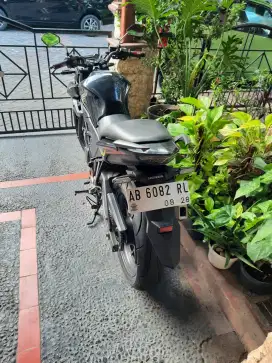 HONDA CB 150R'18 HITAM KINCLONK PJK & PLAT BARU TERAWAT & TINGGAL PAKE