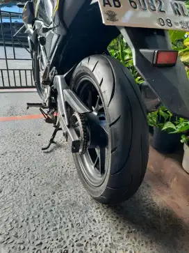 HONDA CB 150R'18 HITAM KINCLONK PJK & PLAT BARU TERAWAT & TINGGAL PAKE