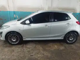 Di jual Mazda 2 R Automatic 2011