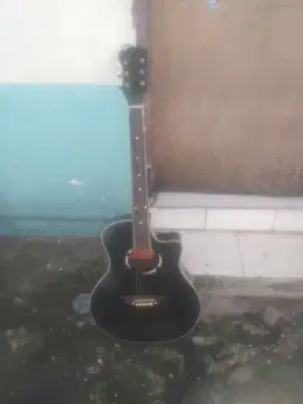 Di jual aja gitar akustik Yamaha tanam besi no minus siyap pake aja