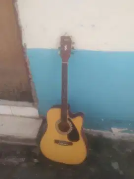 Di jual aja gitar akustik Yamaha tanam besi no minus siyap pake aja