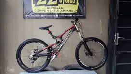 Sepeda santacruz v10 downhill carbon