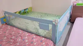 2 set /sisi Bedrail pagar pembatas kasur bayi