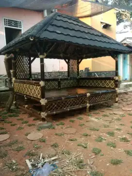 Saung gazebo bambu hitam