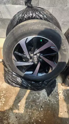 Velg original Toyota Rush