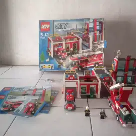 Lego City Fire Station 7208 Preloved