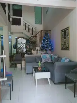 Rumah ceiling tinggi, 4kmr deket stasiun