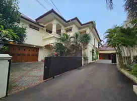 RUMAH DI KEMANG TIMUR-LOKASI PINGGIR JALAN RAYA-BEBAS BANJIR