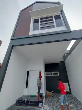 Rumah 2 lantai di Tengah Kota Surabaya