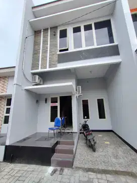 Rumah 2 Lantai modern di Tengah Kota Surabaya