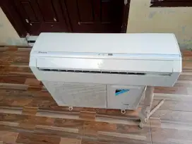 Dijual AC Daikin 1/2 pk low Watt