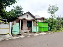 Rumah Hitung Tanah Area Strategis Akses Jalan Lebar