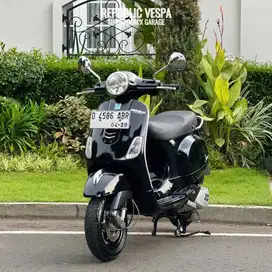 Vespa LX 125 IGET 3V TH 2018 WARNA HITAM VERY GOOD CONDITION.