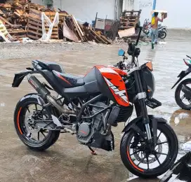 KTM DUKE 200CC Black orange