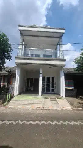 Dijual cepat rumah 2 lantai