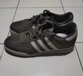 Dijual sepatu adidas no.42 insole 27