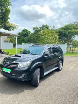 Toyota fortuner VNT G 2.5 AT Diesel hitam