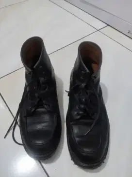 Sepatu full black kulit 42