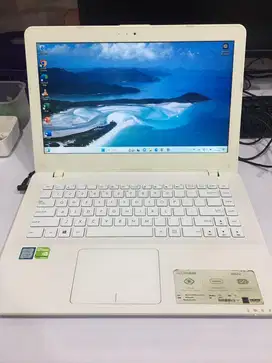 Asus vivobook A442U