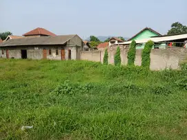 Tanah kosong di pinggir jalan Tol Merak-Tangerang