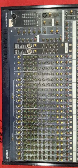 Mixer Analog 24 In 6 Aux