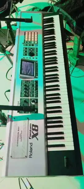 Roland Fantom X 8