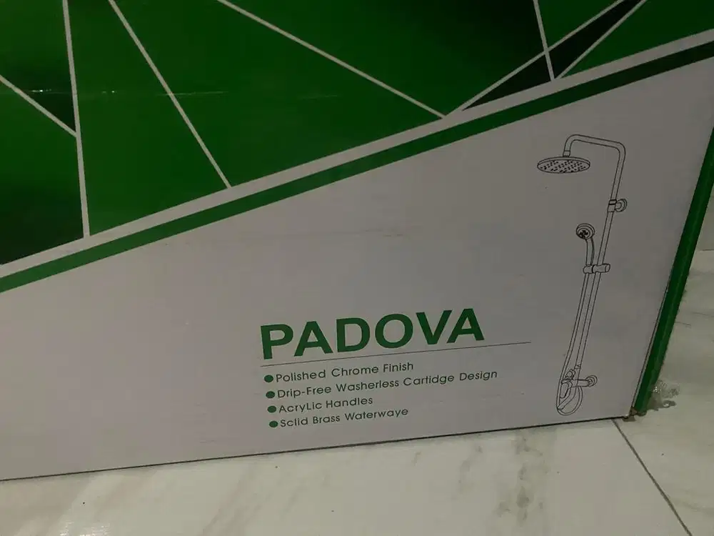 Shower bathroom air dingi dan air panas