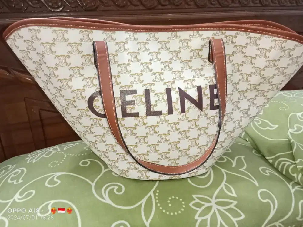 Tas totte celine size besar 54cm *  28cm boleh tawar