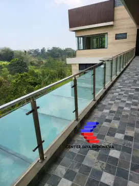 Railing Untuk Balkon Model Kaca