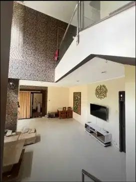 Disewakan Rumah Lux Semi Furnished Di Kompleks Batununggal