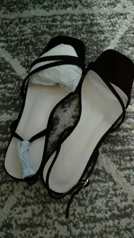 Sandal Charles & Keith size 40
