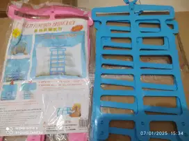 Hanger bantal atau boneka