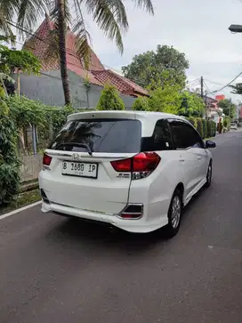 Honda Mobilio E cvt at th metik tahun 2017 putih nopol genap Jakarta