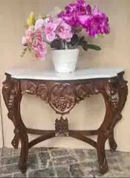 Meja konsul marmer setengah lingkar