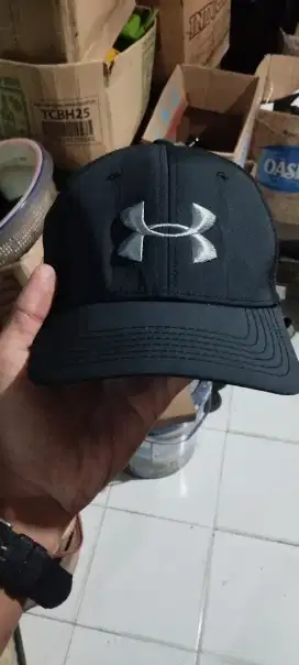 Topi Under Armour