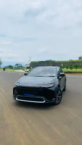 BZ4X KM RENDAH PLAT CANTIK