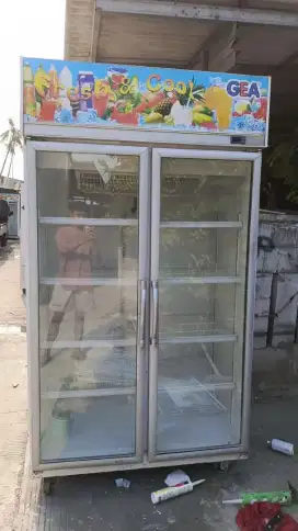 showcase chiller 2 pintu mulus