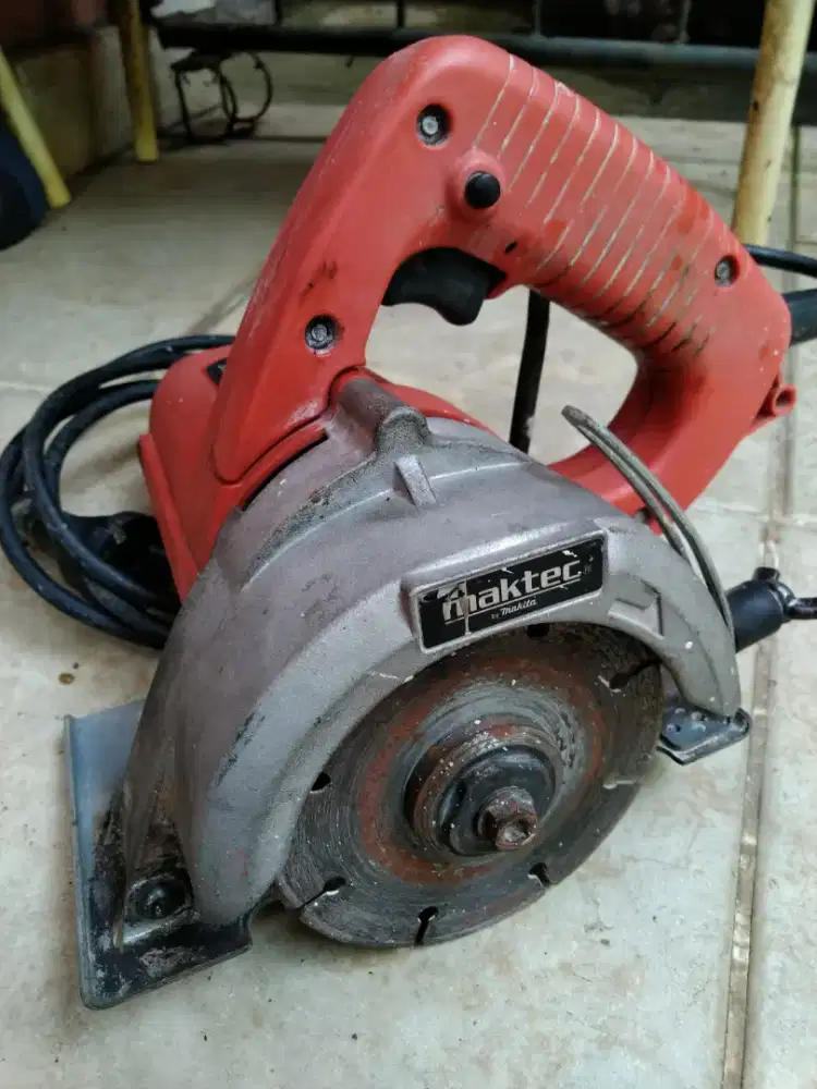 Mesin potong keramik Maktec mt410