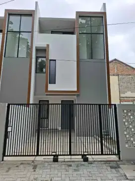 Rumah baru, 3 lantai, shm, Citra garden 2