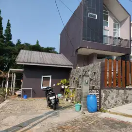 rumah bagus di jatihandap lingkungan asri nyaman halaman luas