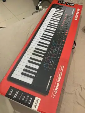 SECOND/BEKAS M-AUDIO OXYGEN PRO 61 (MIDI CONTROLLER 61 KEYS)