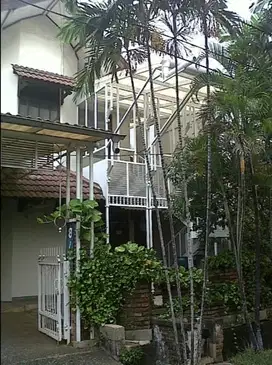 Rumah Mewah Kondisi Bagus di Pejaten Barat
