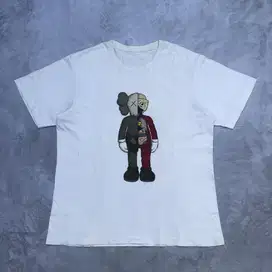 T-SHIRT UNIQLO x KAWS