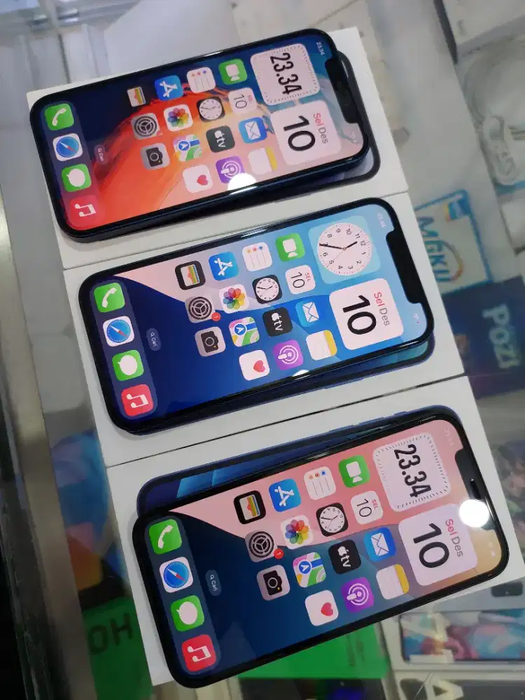 iPhone 12  128  gb dan 64 gb  (Bisa semua kartu)