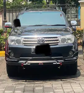 Toyota Fortuner 2008 Hitam Automatic