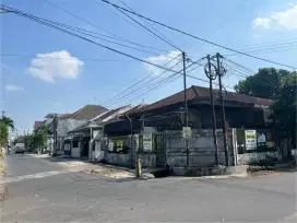 Rumah Pojok Hook Bunga Bunga' Suhat Dekat Kampus Brawijaya Harga Nego