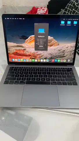 Macbook air 13 inch A1932 2019