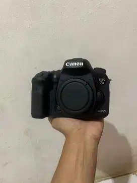 Canon 7D mark II body only